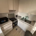 Waterfront Studio Cozy & Stylish Stay - Pet-Friendly
