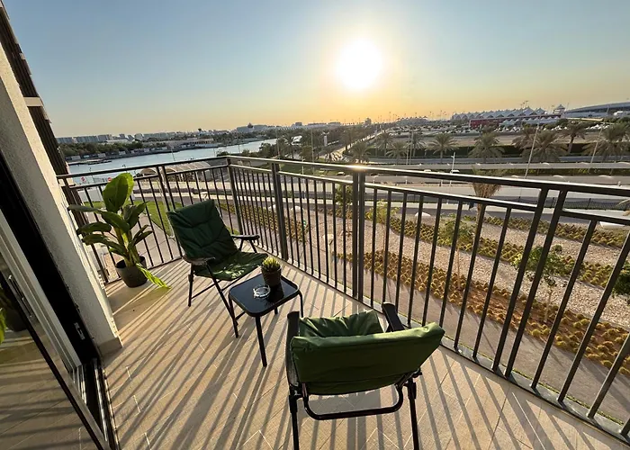 Waterfront Studio Cozy & Stylish Stay - Pet-Friendly